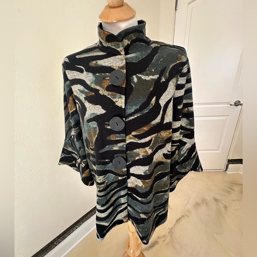 Ali Miles Abstract Animal Print Jacket Size S Oversized Button Front Top
